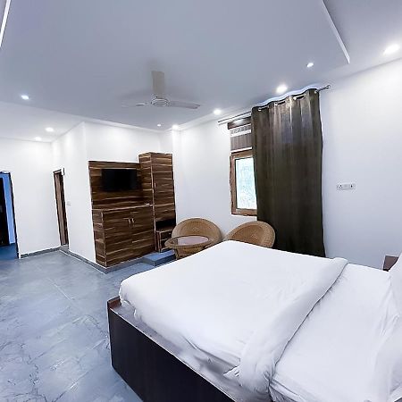 Roomshala 013 Js Garden - Near Jaypee Hospital Noida Exterior photo
