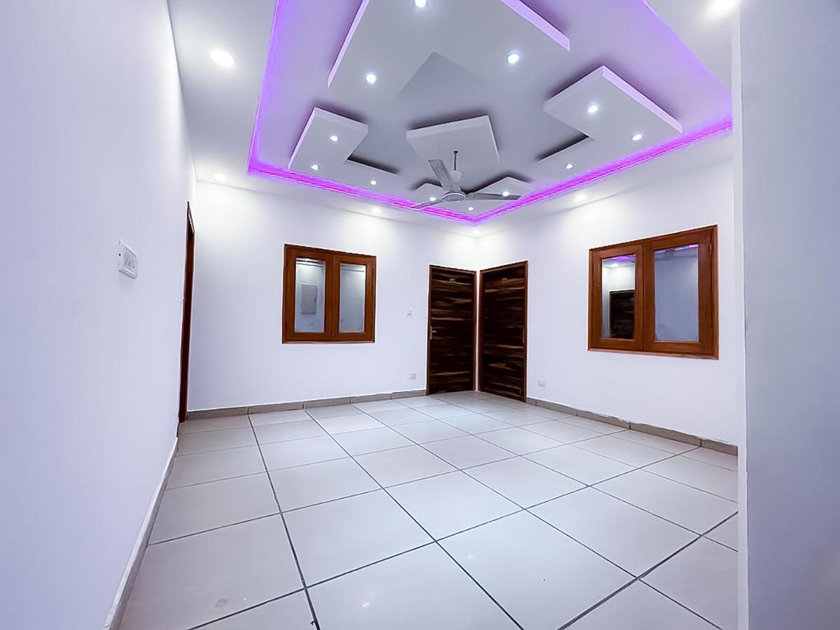 Roomshala 013 Js Garden - Near Jaypee Hospital Noida Exterior photo