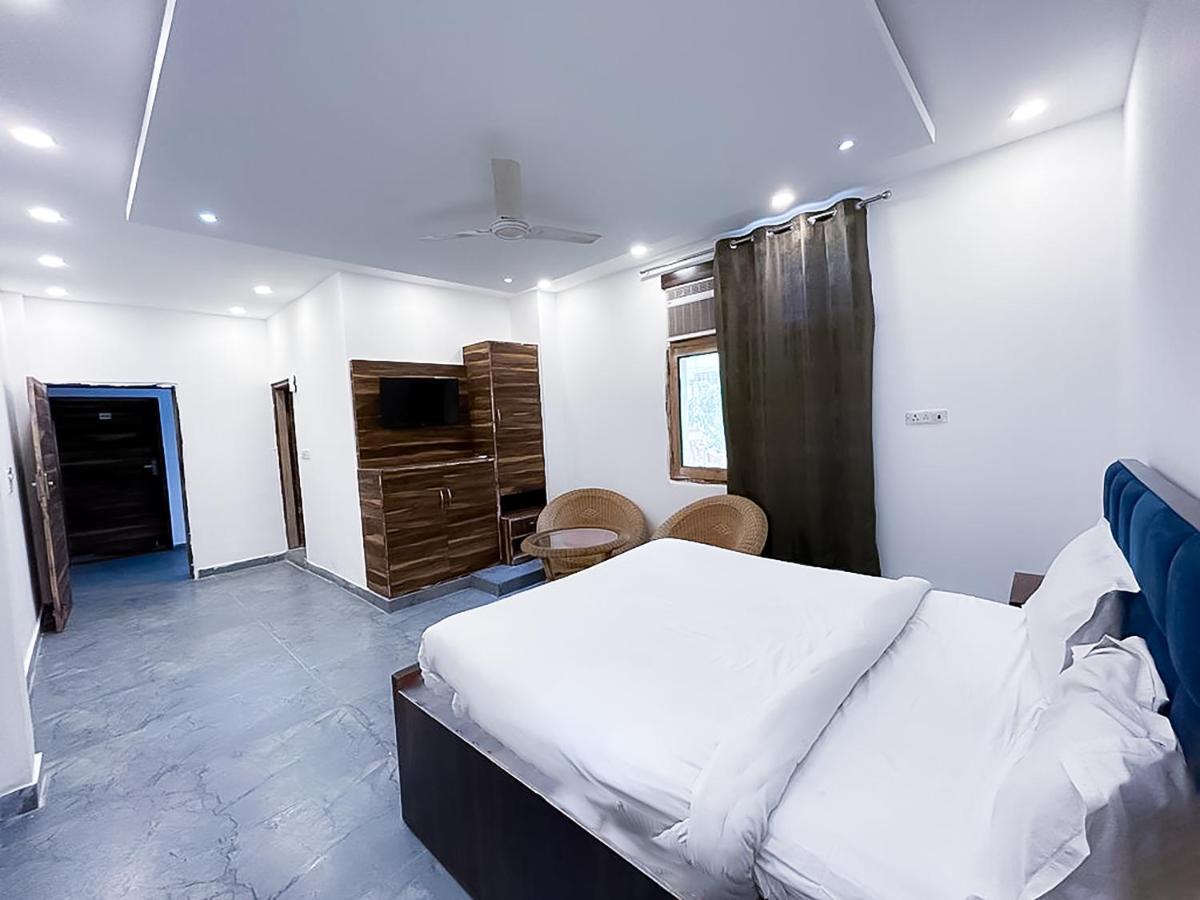 Roomshala 013 Js Garden - Near Jaypee Hospital Noida Exterior photo
