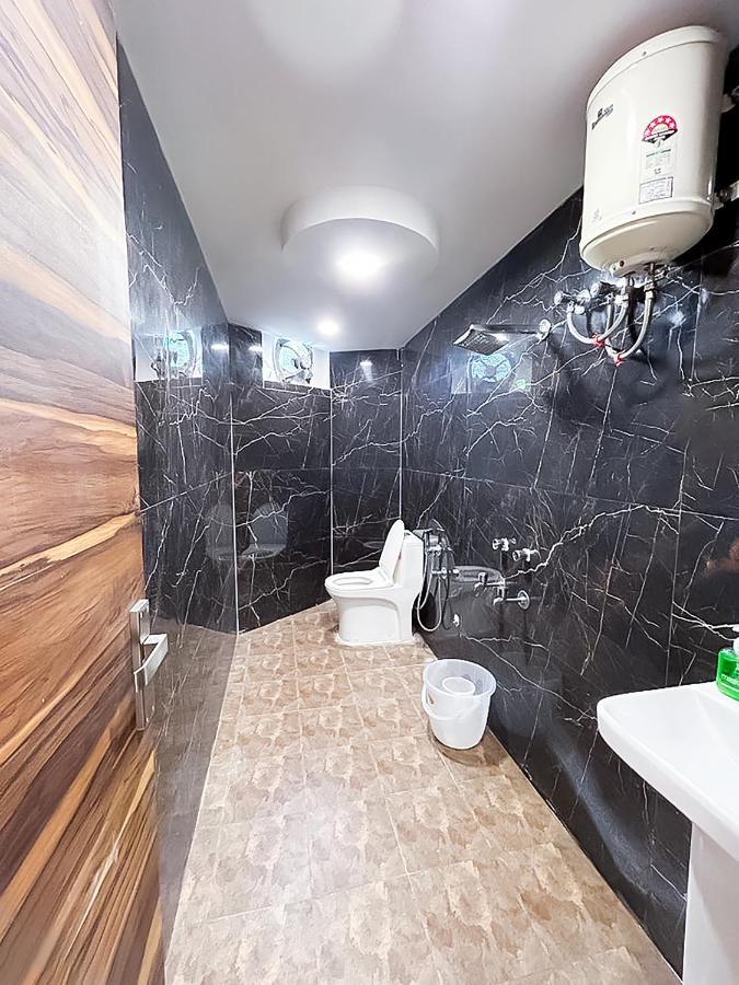 Roomshala 013 Js Garden - Near Jaypee Hospital Noida Exterior photo